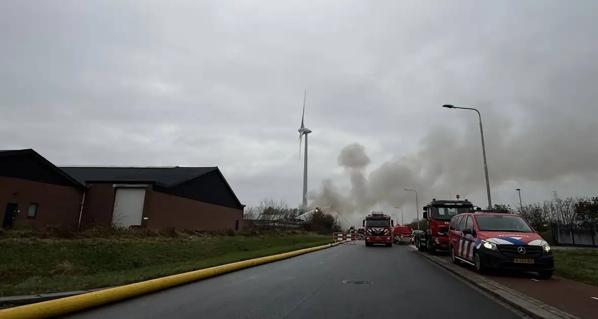 Buitenbrand in metaalbedrijf vergt grote inzet - Foto 2