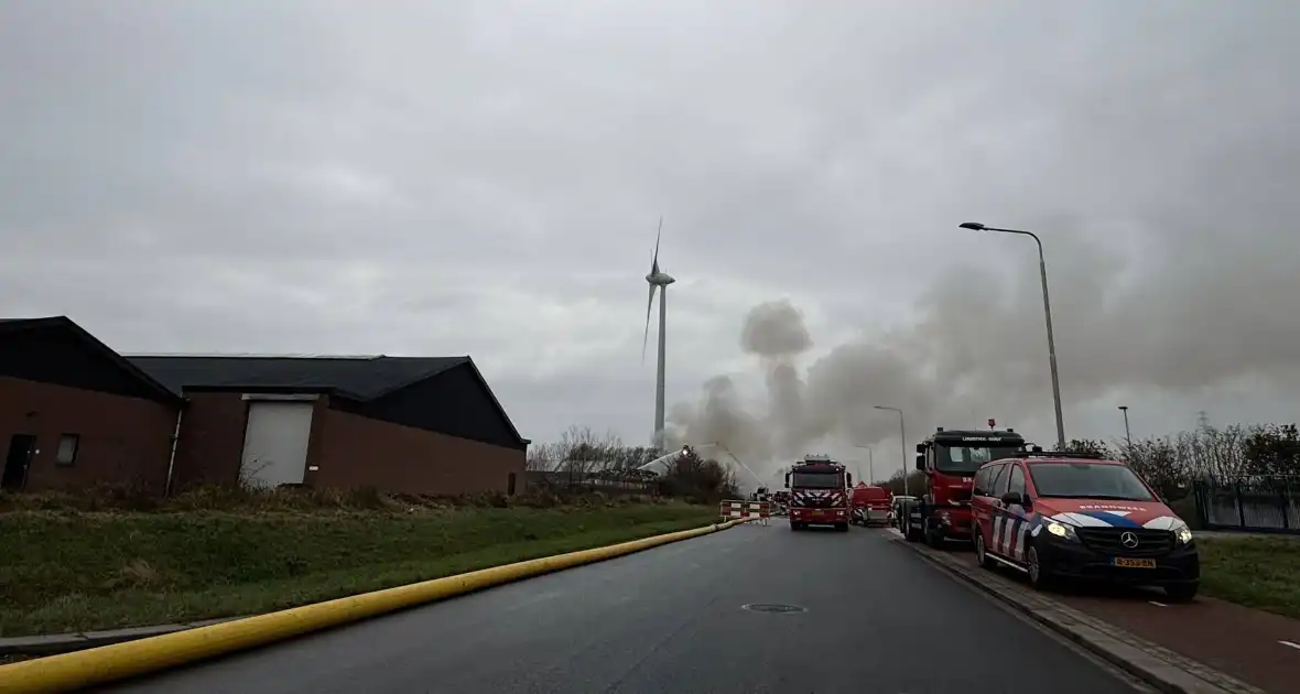 Buitenbrand in metaalbedrijf vergt grote inzet - Foto 5