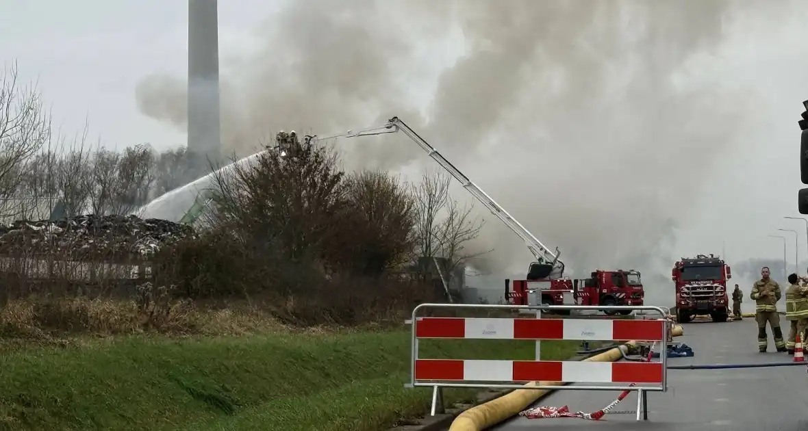 Buitenbrand in metaalbedrijf vergt grote inzet - Foto 6
