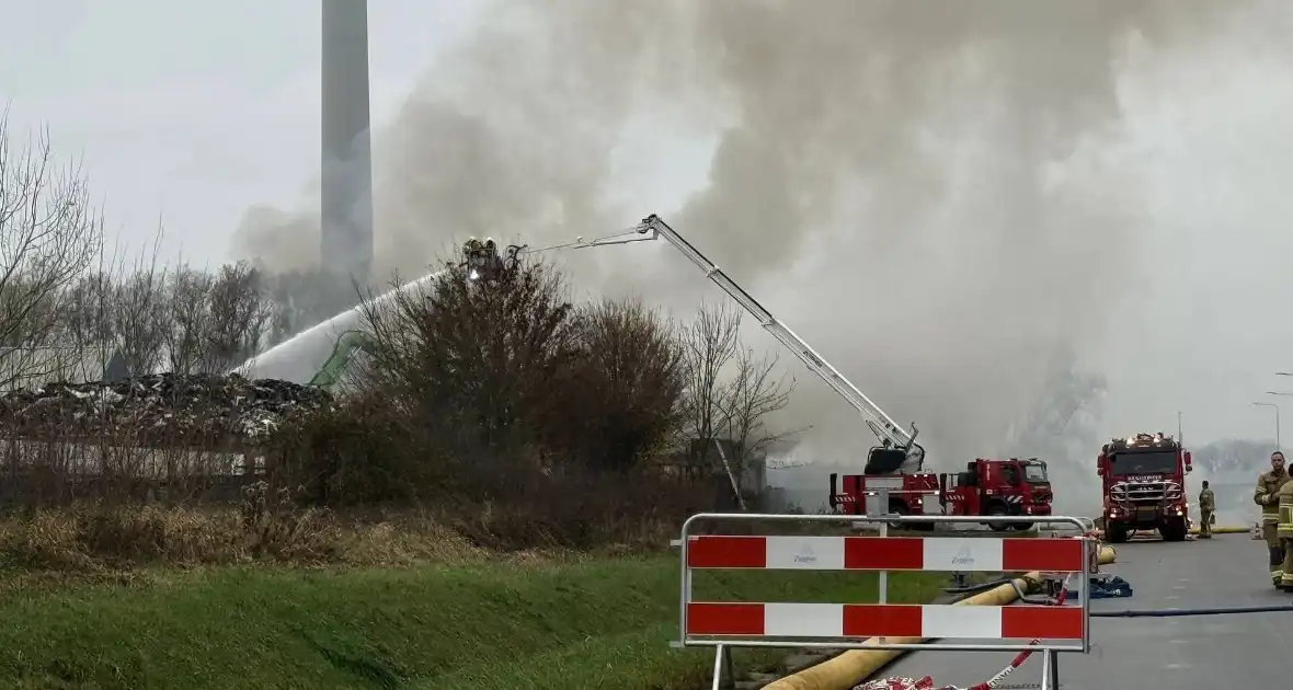 Buitenbrand in metaalbedrijf vergt grote inzet - Foto 7