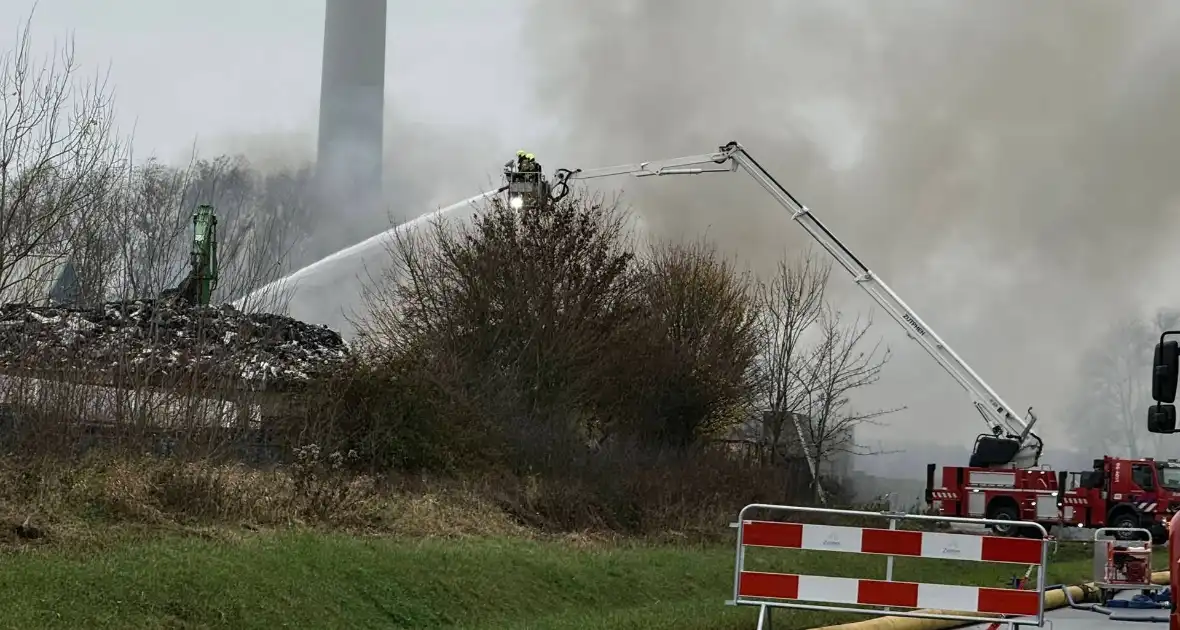 Buitenbrand in metaalbedrijf vergt grote inzet - Foto 8
