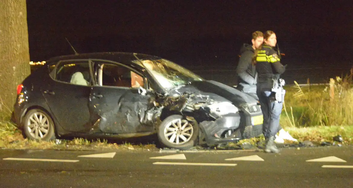 Zware aanrijding leidt tot gewonden en afsluiting van de weg - Foto 2
