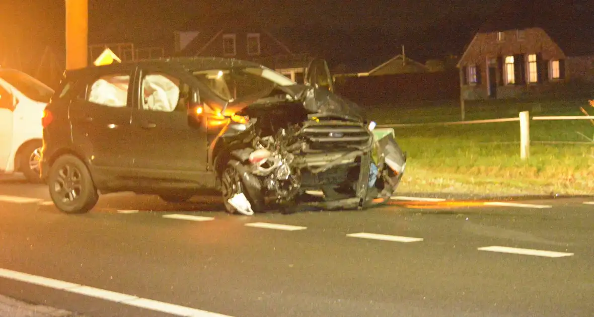 Zware aanrijding leidt tot gewonden en afsluiting van de weg - Foto 3
