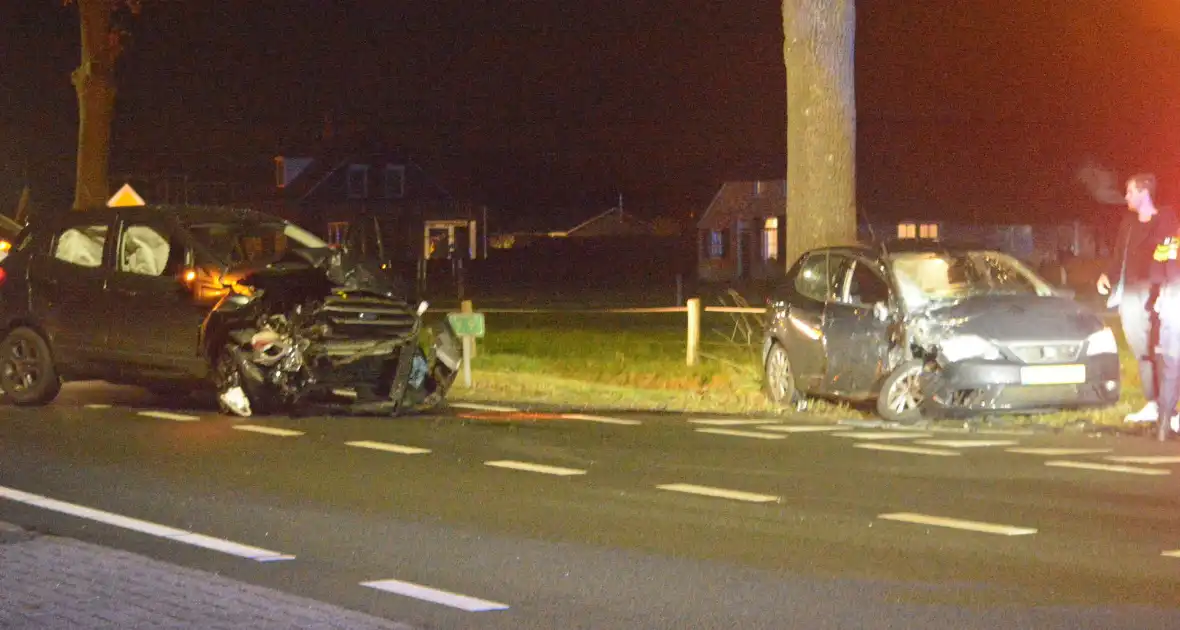 Zware aanrijding leidt tot gewonden en afsluiting van de weg - Foto 4