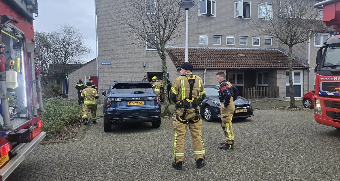 Brandweer en ambulance ingezet bij woningbrand - Foto 1