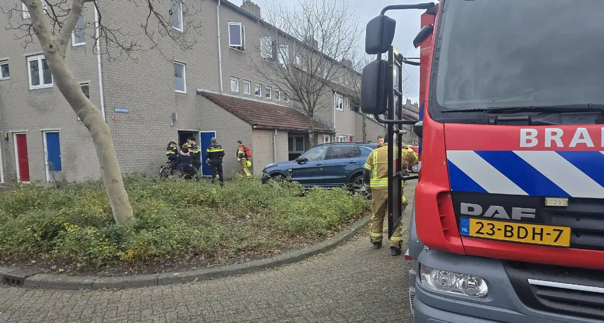 Brandweer en ambulance ingezet bij woningbrand - Foto 4