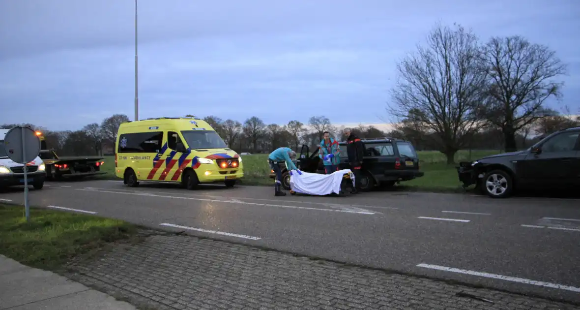 Rijstrook afgesloten na aanrijding met letsel - Foto 5