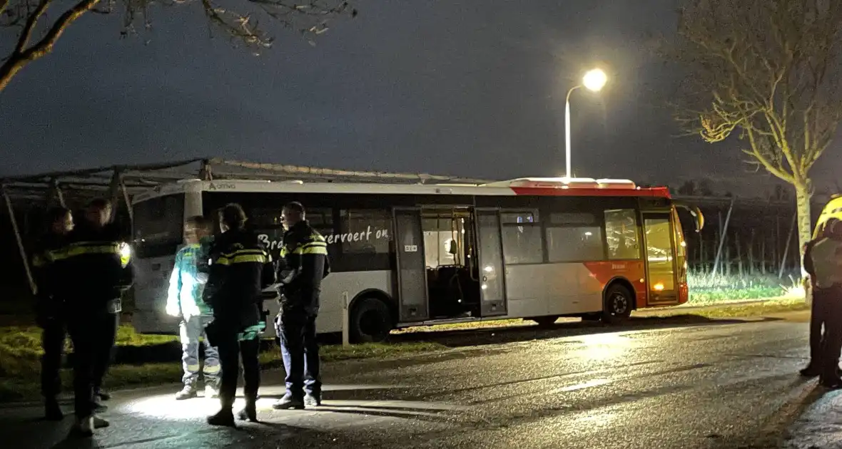 Vrouw (21) overleden na ernstig ongeval tussen lijnbus en auto - Foto 1