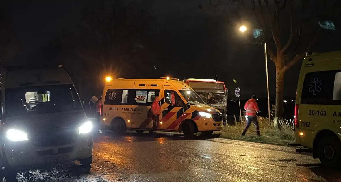 Vrouw (21) overleden na ernstig ongeval tussen lijnbus en auto - Foto 4
