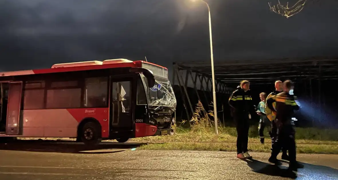 Vrouw (21) overleden na ernstig ongeval tussen lijnbus en auto - Foto 6