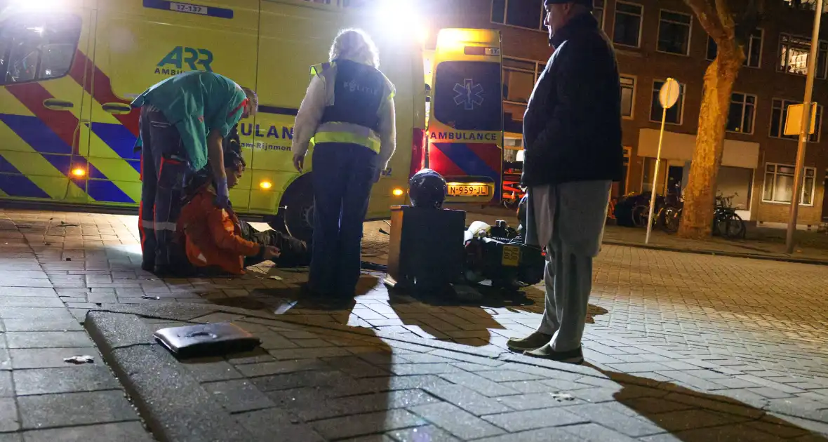 Scooterbezorger gewond na aanrijding met auto - Foto 3