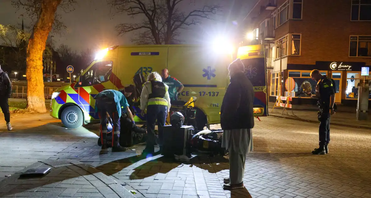 Scooterbezorger gewond na aanrijding met auto - Foto 5