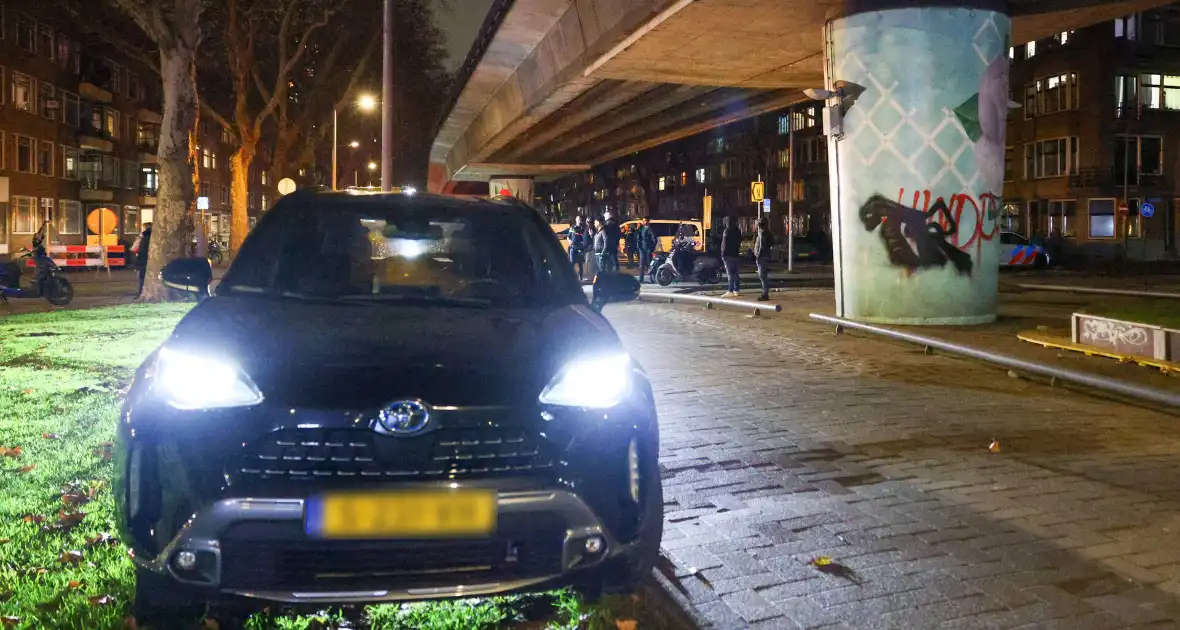 Scooterbezorger gewond na aanrijding met auto - Foto 6