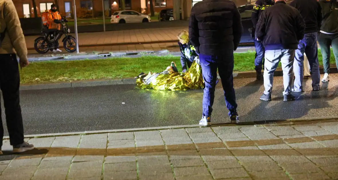Oudere man aangereden op voetgangerspad - Foto 1