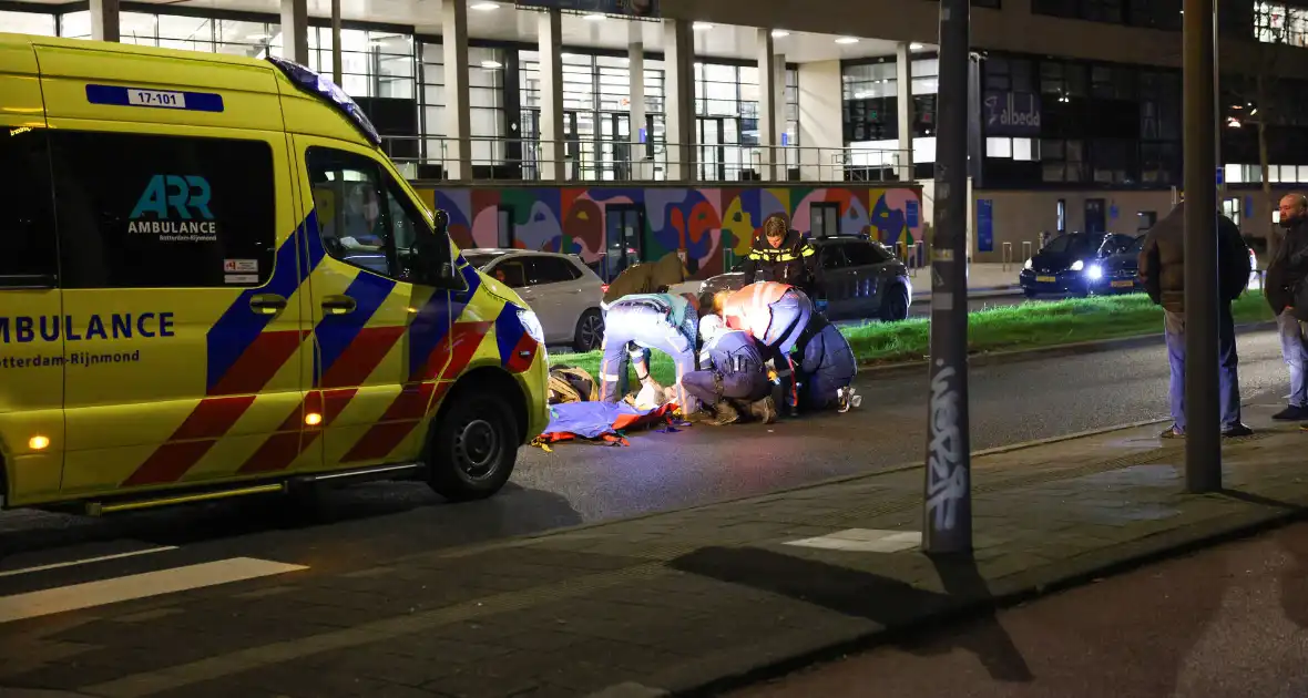 Oudere man aangereden op voetgangerspad - Foto 4