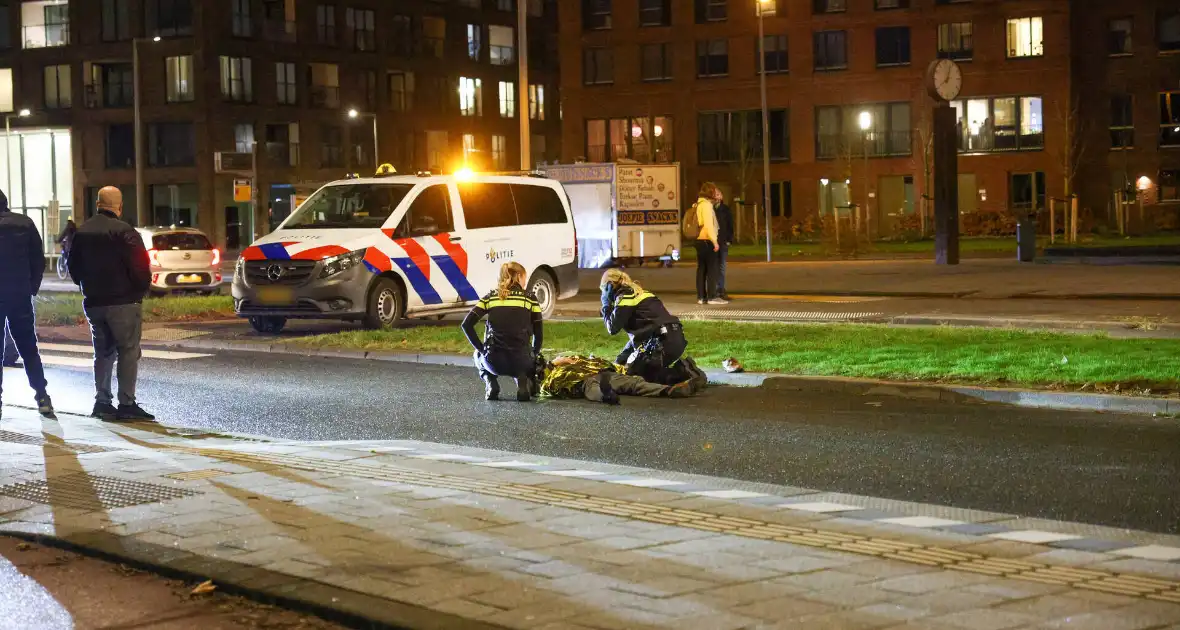 Oudere man aangereden op voetgangerspad - Foto 9
