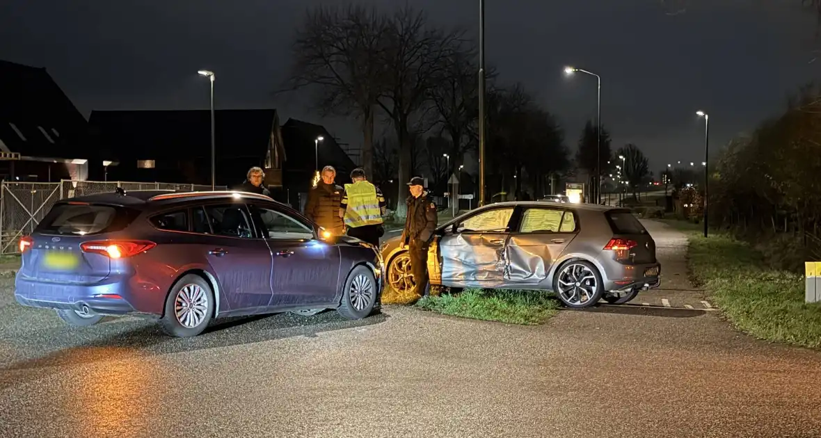 Botsing op kruising zonder gewonden - Foto 1