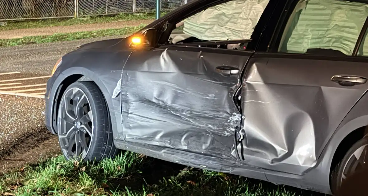 Botsing op kruising zonder gewonden - Foto 3