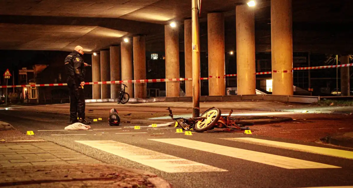 Bromfietser gewond na aanrijding met bestelbusje