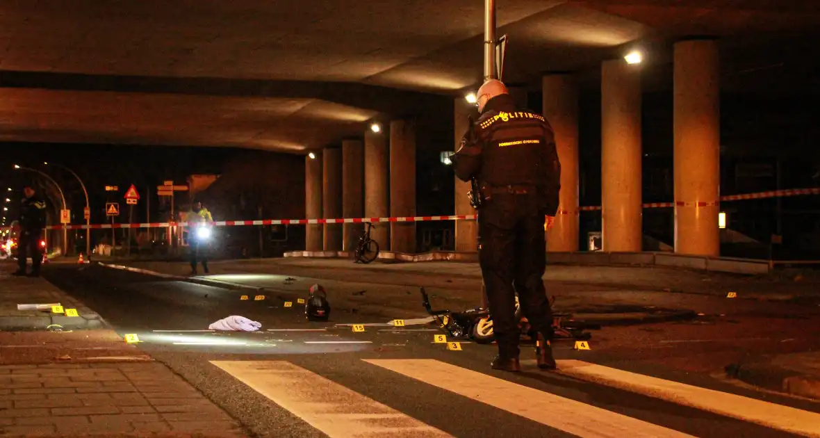 Bromfietser gewond na aanrijding met bestelbusje - Foto 2