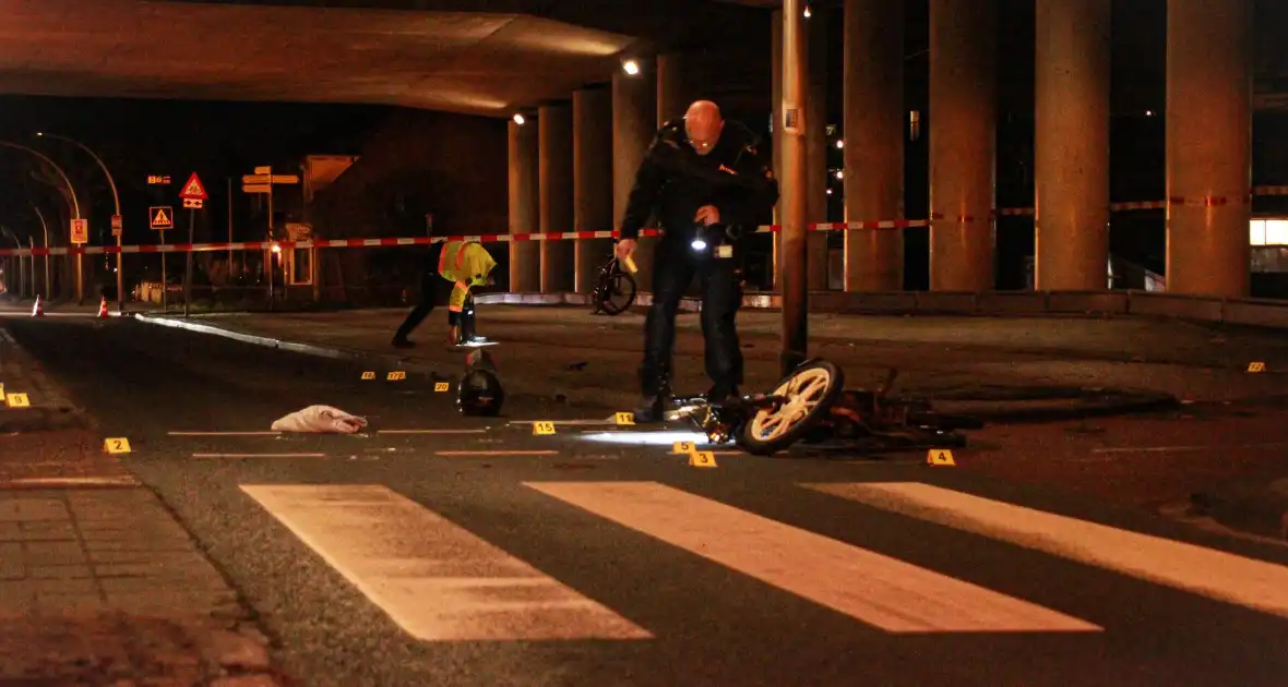 Bromfietser gewond na aanrijding met bestelbusje - Foto 4