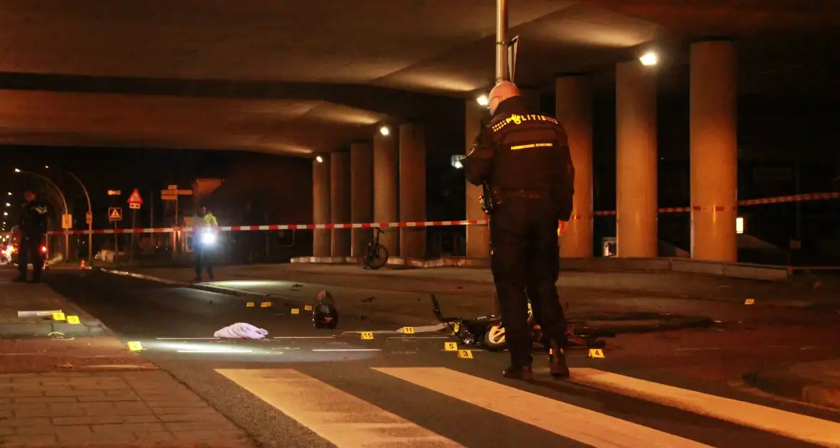 Bromfietser gewond na aanrijding met bestelbusje - Foto 5
