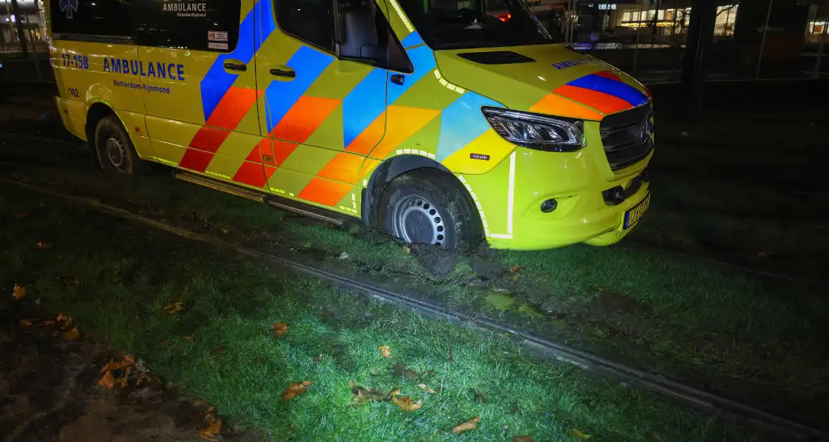 Ambulance vastgelopen tijdens inzet - Foto 4