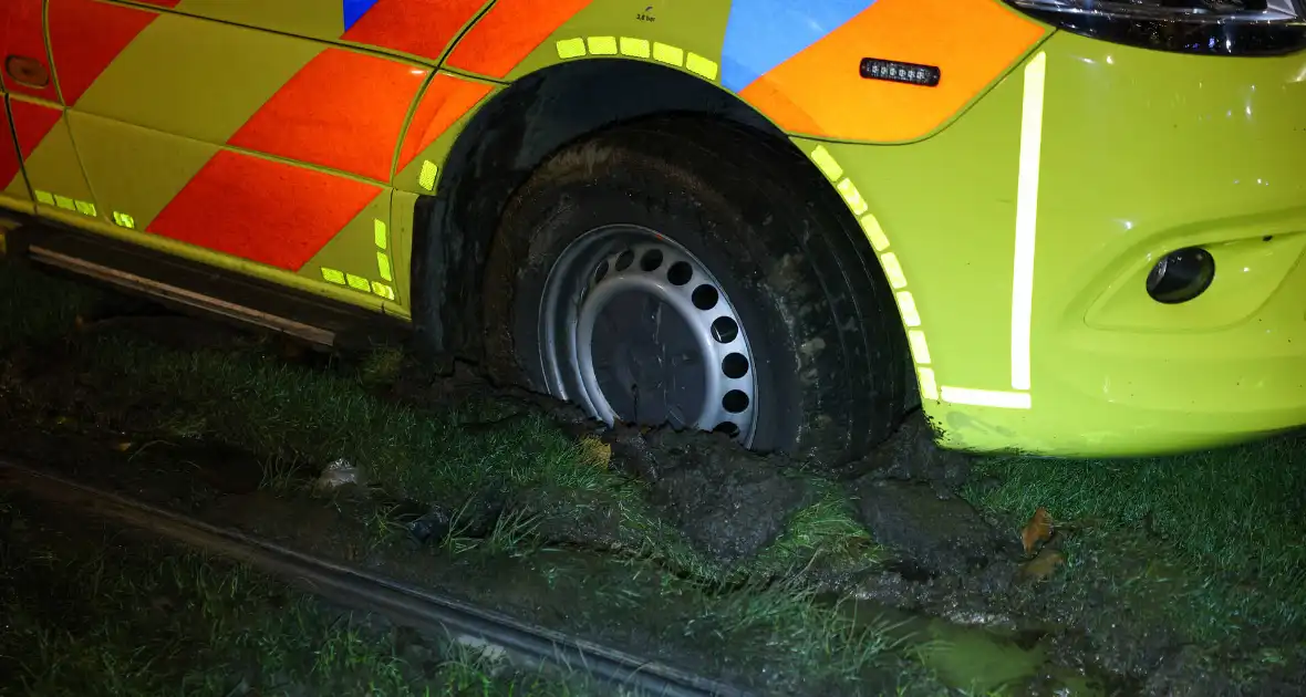 Ambulance vastgelopen tijdens inzet - Foto 5