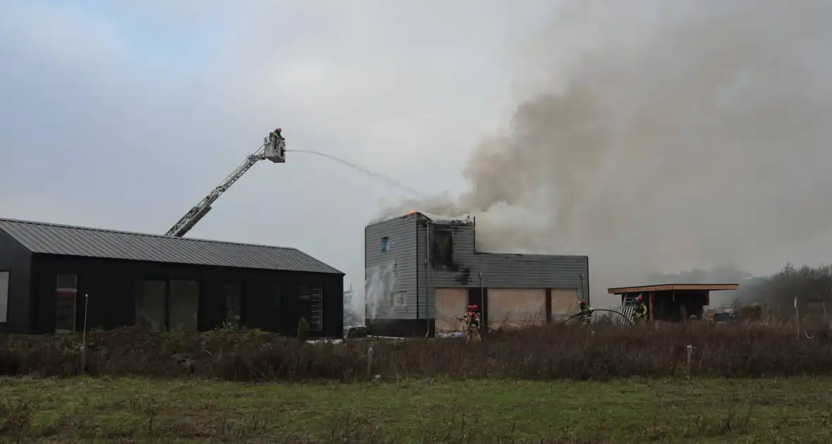 Brand op dak van woning tijdens bouw - Foto 13