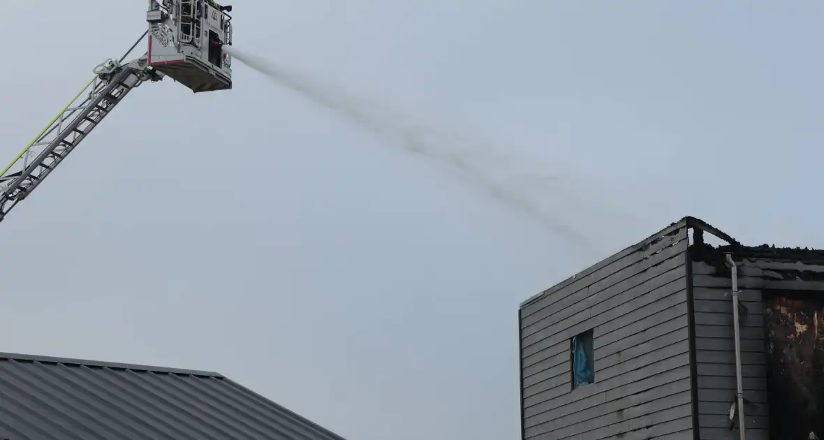 Brand op dak van woning tijdens bouw - Foto 6