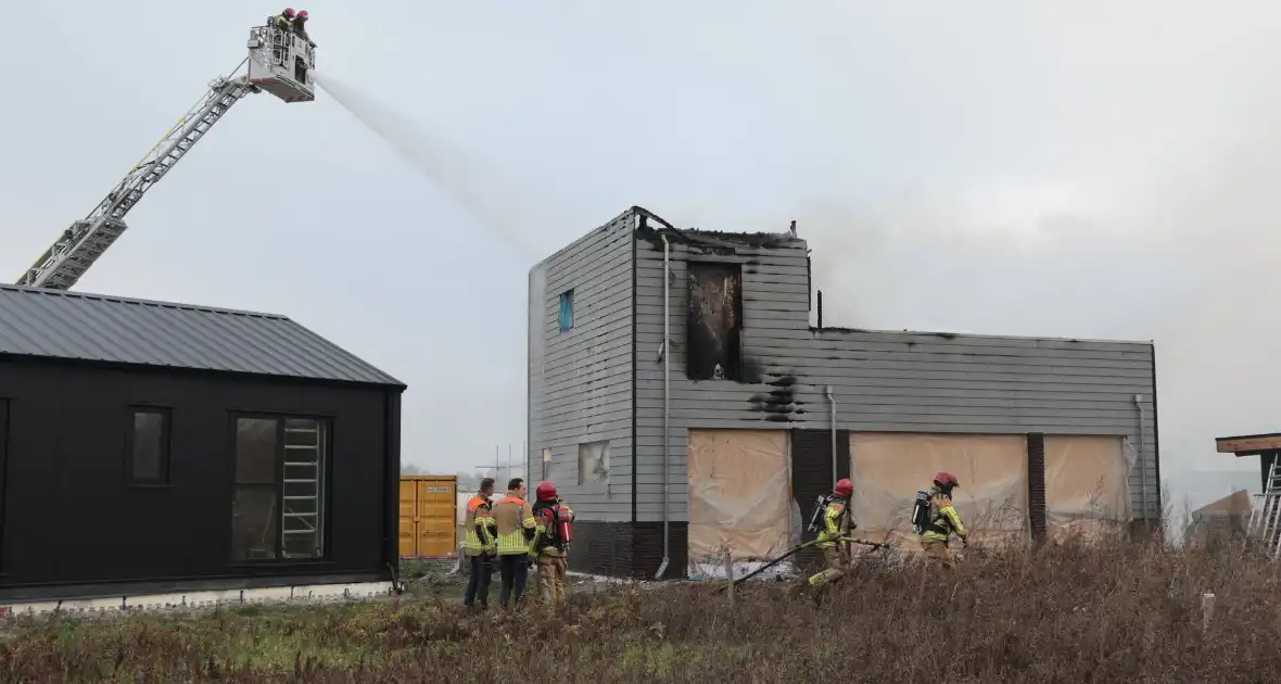 Brand op dak van woning tijdens bouw - Foto 7
