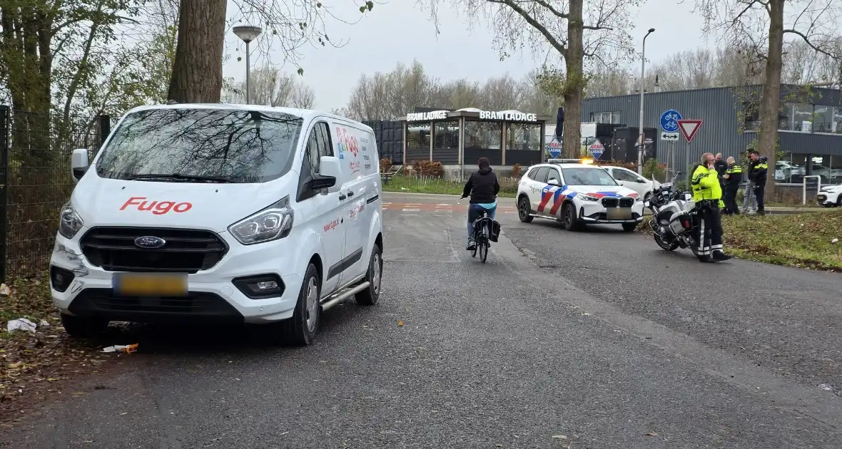 Scooter en bestelbus botsen op elkaar