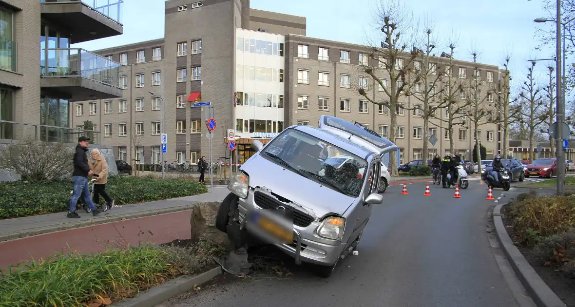 Ongeval leidt tot gewonden na aanrijding met kei - Foto 10