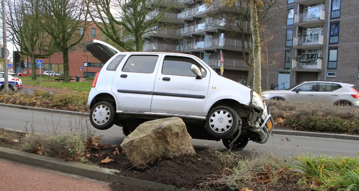 Ongeval leidt tot gewonden na aanrijding met kei - Foto 11