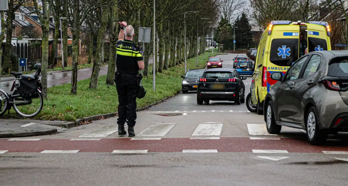 Fietser en auto botsten in ongeval - Foto 3