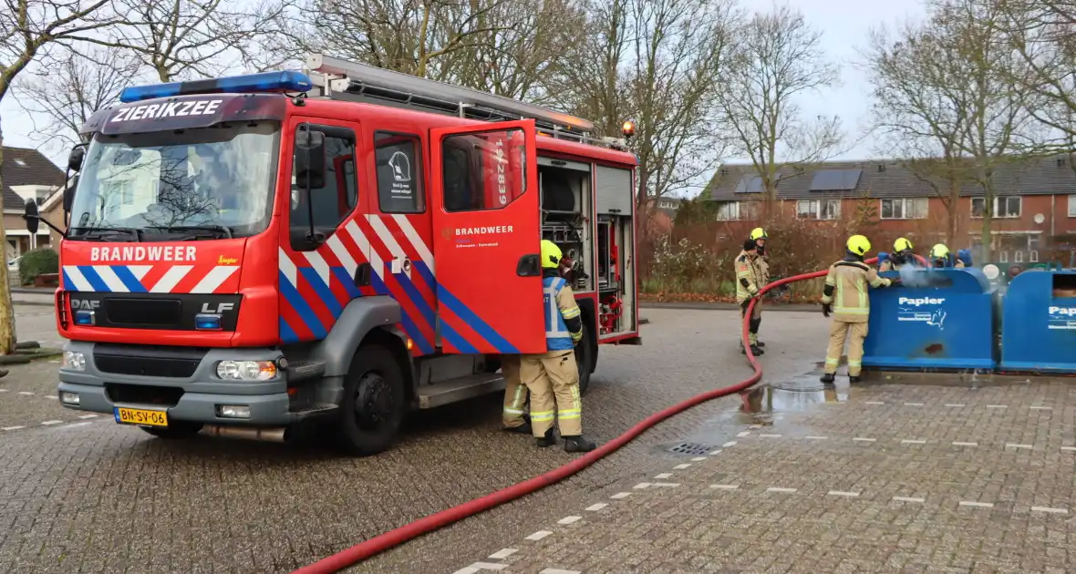 Brandweer dooft brand in papiercontainer - Foto 5