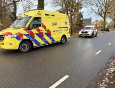 Auto belandt op kop in sloot na ongeval