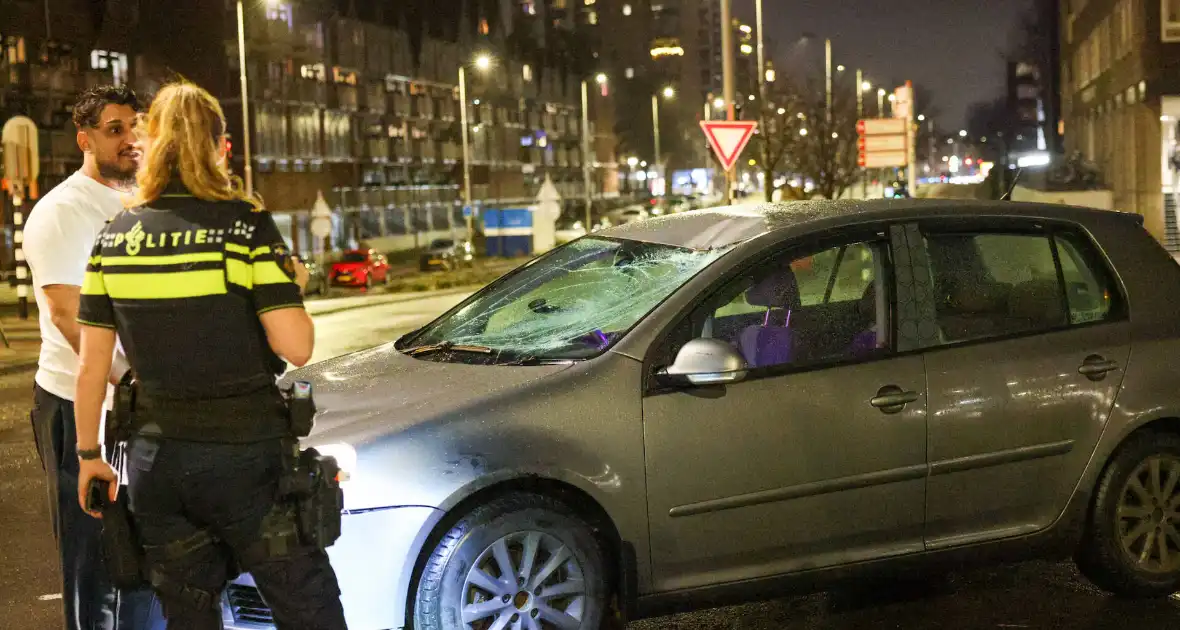 Fietser vliegt door rood bij Pompenburg en verliest tanden na harde botsing - Foto 10