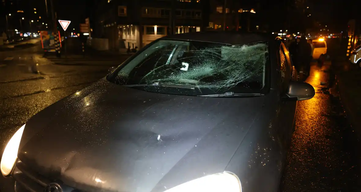 Fietser vliegt door rood bij Pompenburg en verliest tanden na harde botsing - Foto 17