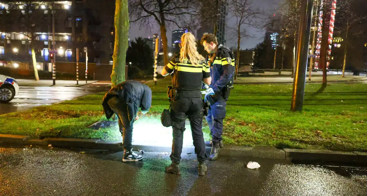 Fietser vliegt door rood bij Pompenburg en verliest tanden na harde botsing - Foto 2