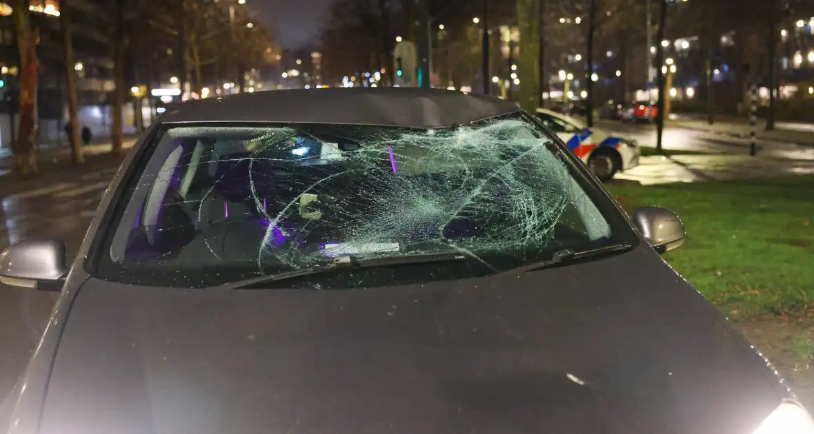 Fietser vliegt door rood bij Pompenburg en verliest tanden na harde botsing - Foto 21