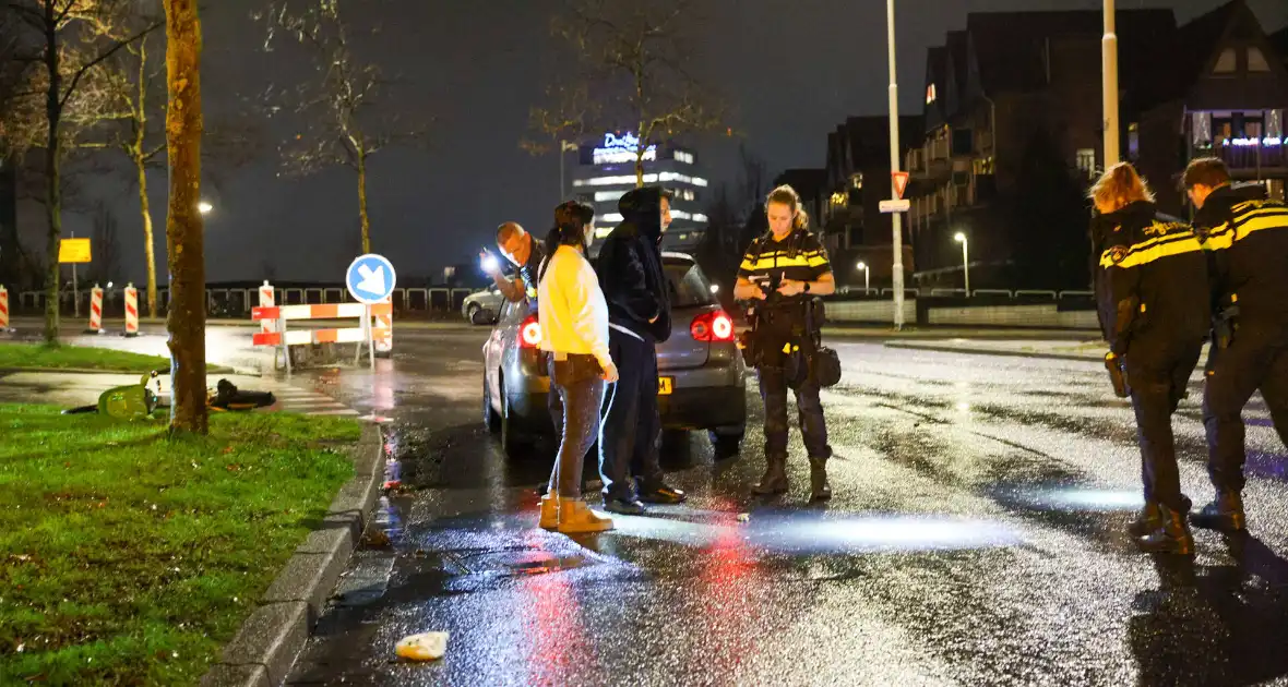 Fietser vliegt door rood bij Pompenburg en verliest tanden na harde botsing - Foto 5