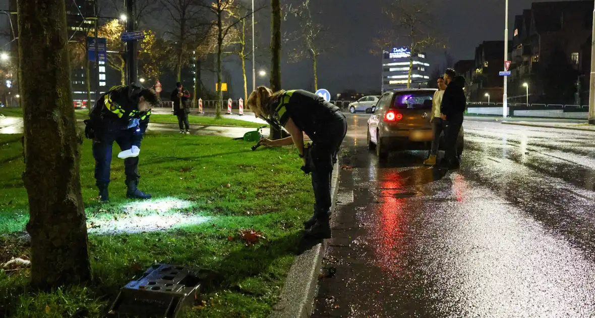Fietser vliegt door rood bij Pompenburg en verliest tanden na harde botsing - Foto 6