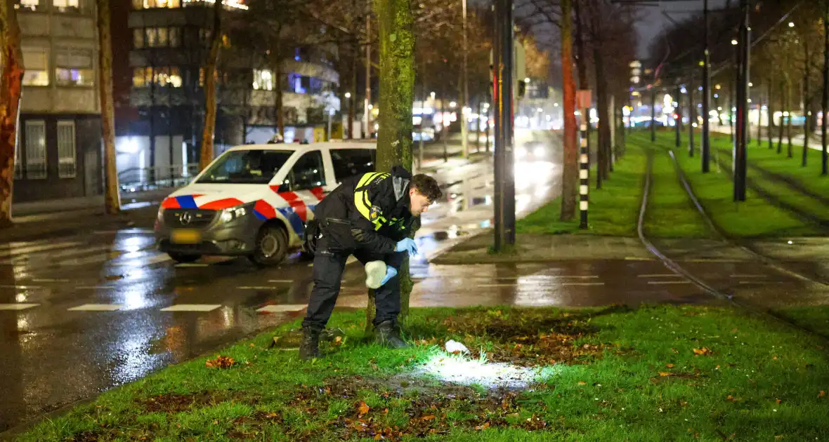 Fietser vliegt door rood bij Pompenburg en verliest tanden na harde botsing - Foto 8