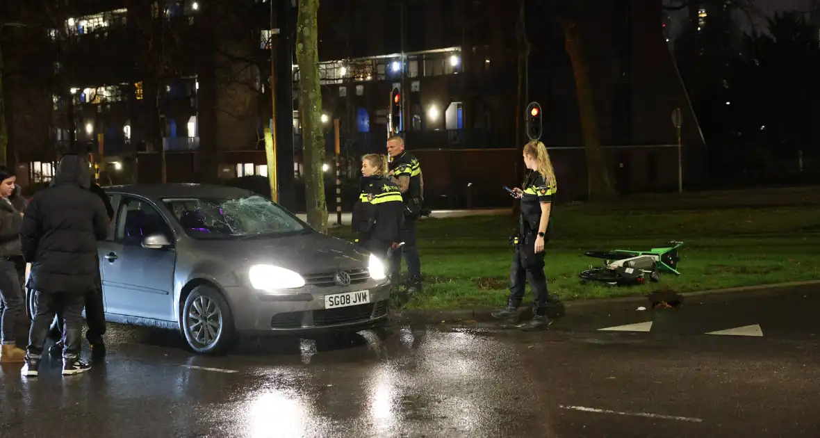 Fietser vliegt door rood bij Pompenburg en verliest tanden na harde botsing - Foto 9
