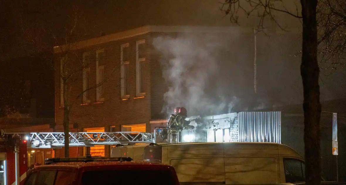 Brand in bedrijfspand leidt tot rookontwikkeling - Foto 1