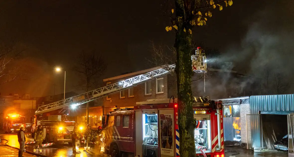 Brand in bedrijfspand leidt tot rookontwikkeling - Foto 5