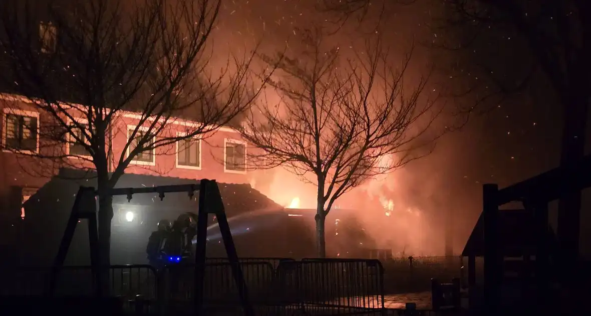 Meerdere schuurbranden met explosies in Katwijk - Foto 1