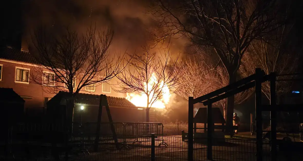 Meerdere schuurbranden met explosies in Katwijk - Foto 2