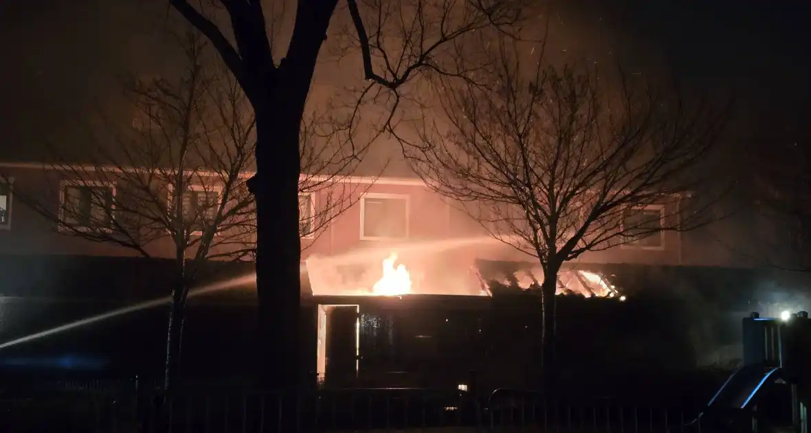 Meerdere schuurbranden met explosies in Katwijk - Foto 5